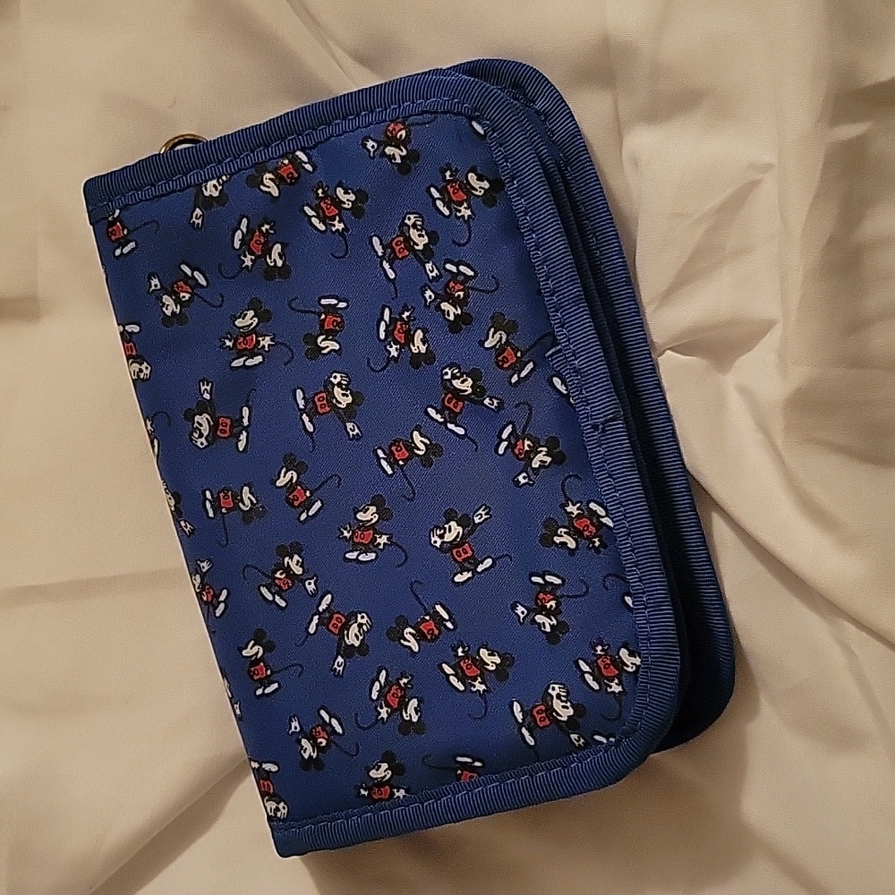 Mickey Mouse Wristlet Wallet - Picture 2 of 14